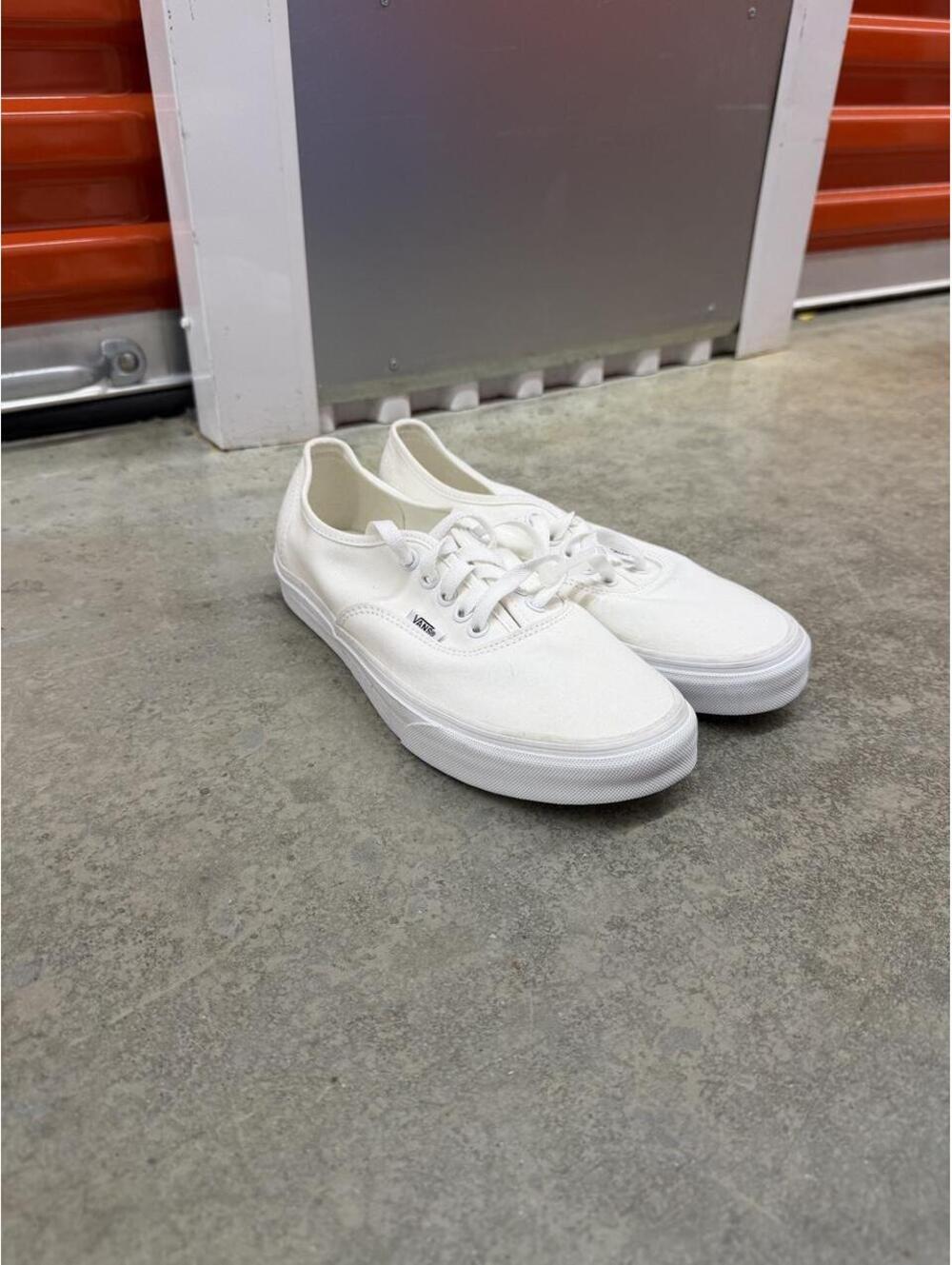 vans authentic triple white lightweight skate gym shoes size 9 WOMENS / 7.5 MENS